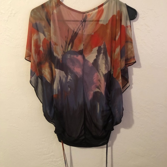Multi Color patterned blouse - Picture 2 of 5